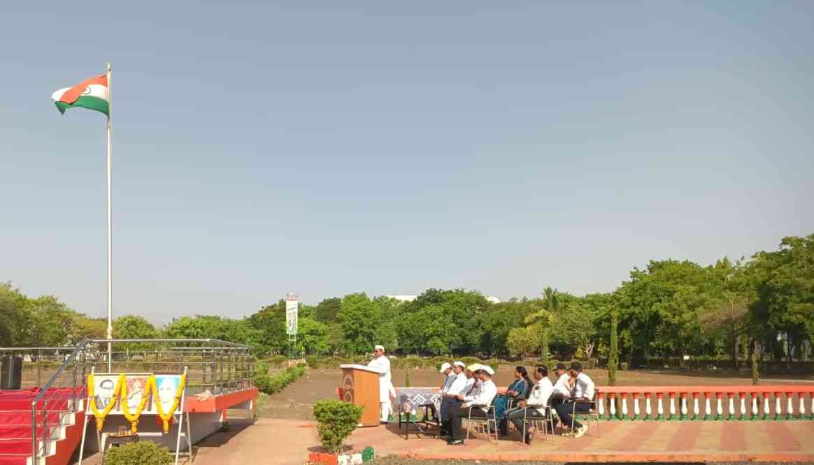 Mahrashtra day celebrated at YCSS,Supkhela